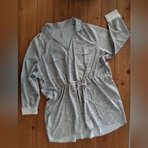 Athleta Gray Patterned Blouse